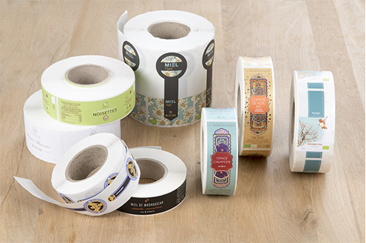 étiquettes adhésives rouleaux